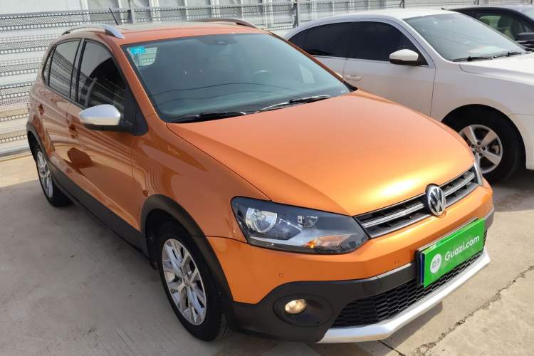 Used Volkswagen Polo 2014 1.6L Cross Polo Automatic Front Right 45 Deg