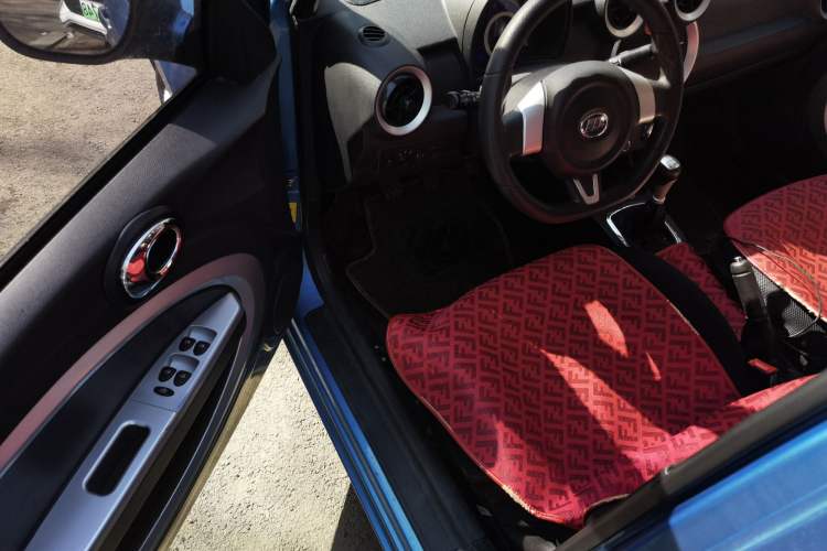 Used Lifan Auto 330 2014 1.3L Manual Standard Edition
