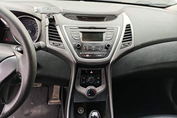 Used Hyundai Elantra (5th Generation / Langdong) 2016 1.6L Automatic Smart Version