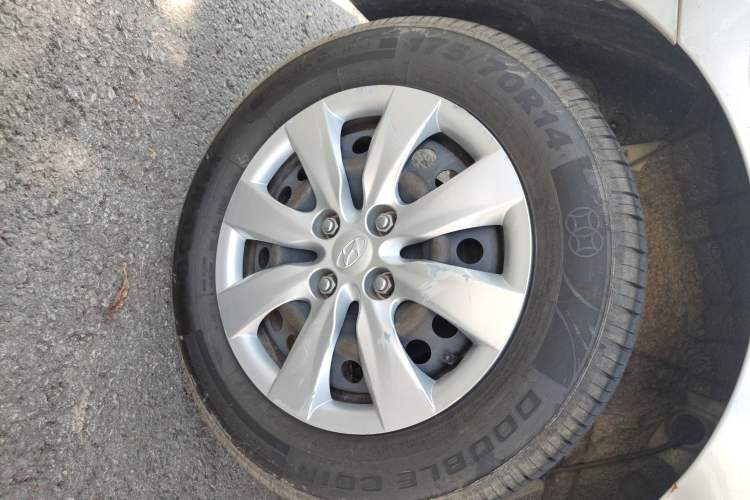 Used Hyundai Verna (older generation) 2014 1.4L Manual Smart GLS Trim