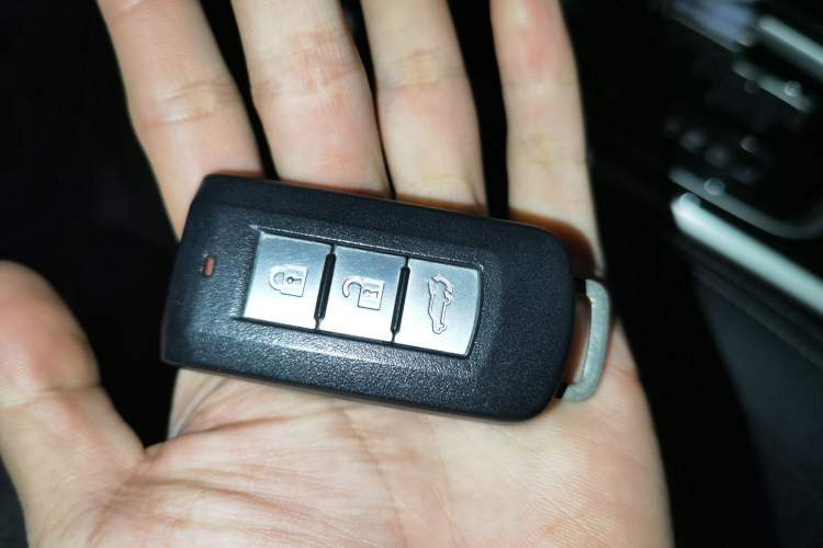 Used Mitsubishi Outlander 2018 2.4L 4x4 Luxury Edition 7-Seater