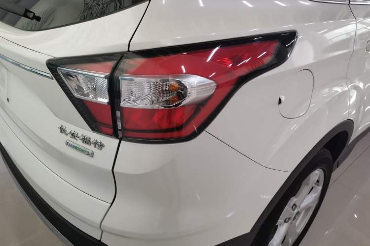 Used Ford Kuga 2018 EcoBoost 180 Two-Wheel-Drive Platinum Edition