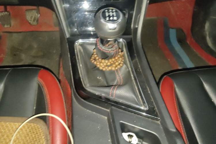 Used Venucia D60 2019 100 000 Glory 1.6L XL Manual Chenku Edition China VI Gear Lever