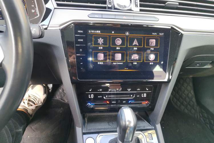 Used Volkswagen Magotan 2020 330TSI DSG Luxury Edition Audio And AC Panel