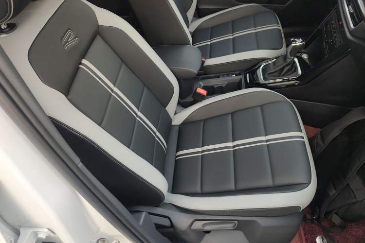 Used Volkswagen T-ROC 2023 300TSI DSG Two-Wheel-Drive Chen Guang Edition