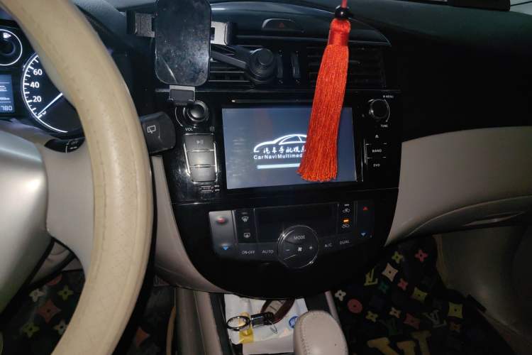 Used Nissan Tiida 2013 1.6L CVT Cool Cafe Edition