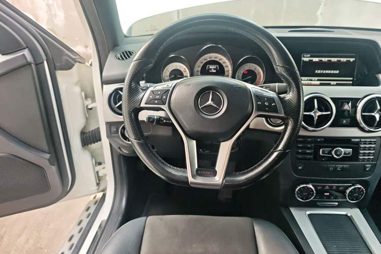 Used Mercedes-Benz GLK-Class 2015 GLK 300 4MATIC Fashion Edition Ultimate Version Steering Wheel