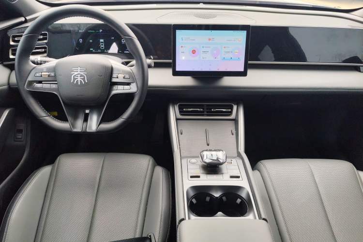 Used BYD Qin L 2024 DM-i 80KM Leading Model Center Console