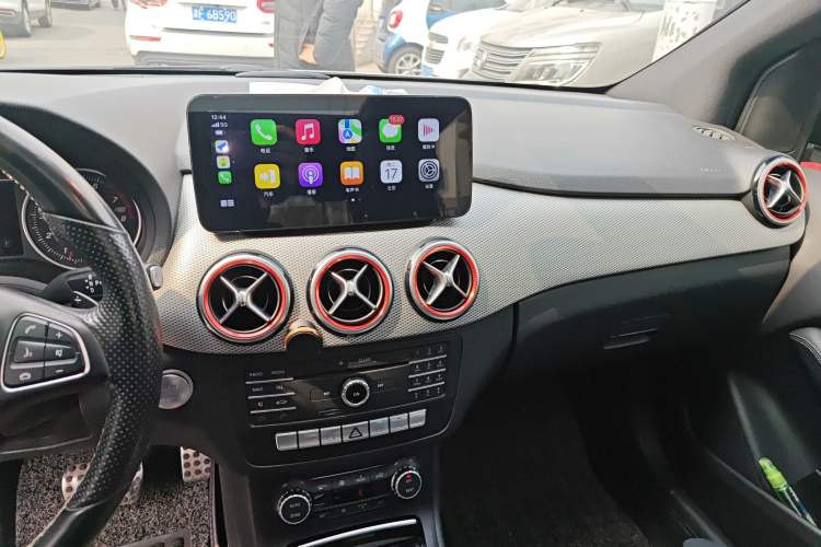 Used Mercedes-Benz B-Class 2015 B 200 Luxury Model Audio And AC Panel