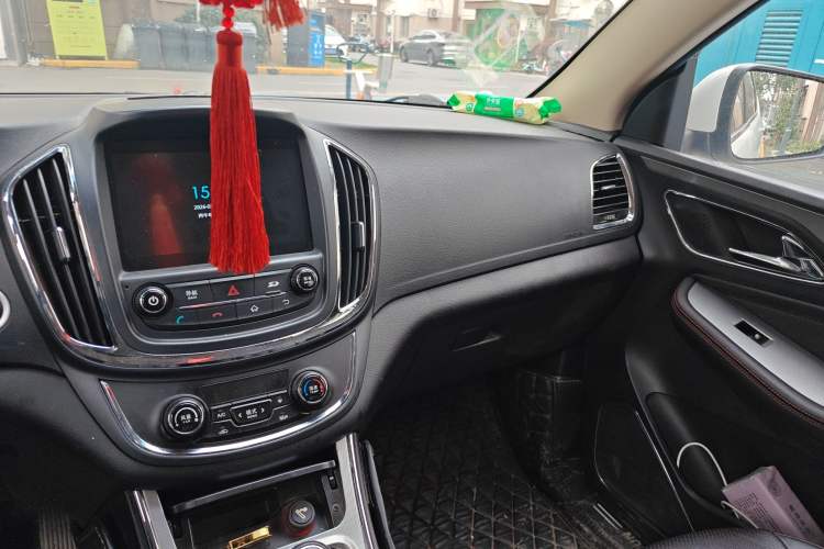 Used Baojun 560 2015 1.8L manual luxury version