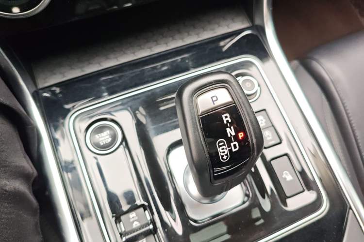 Used Jaguar XEL 2021 2.0T 250 PS S Progressive Elegance Edition Gear Lever