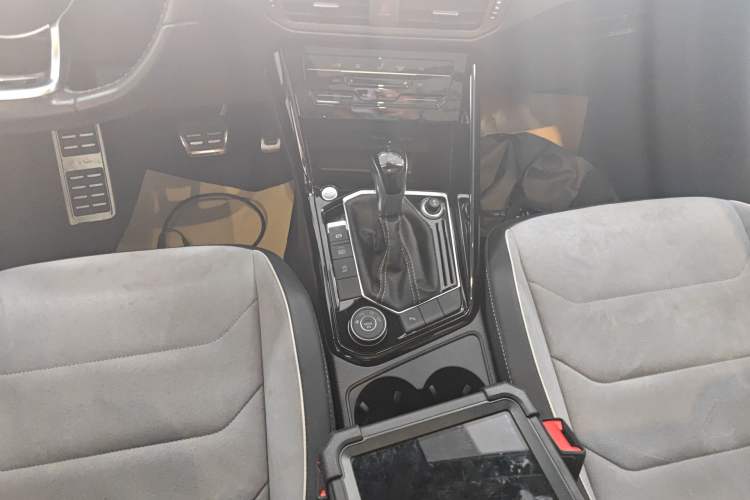 Used Volkswagen Tayron 2020 380TSI All-Wheel Drive R-Line Connected Version Gear Lever