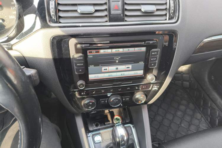 Used Volkswagen Sagitar 2015 230TSI Automatic Luxury Model
