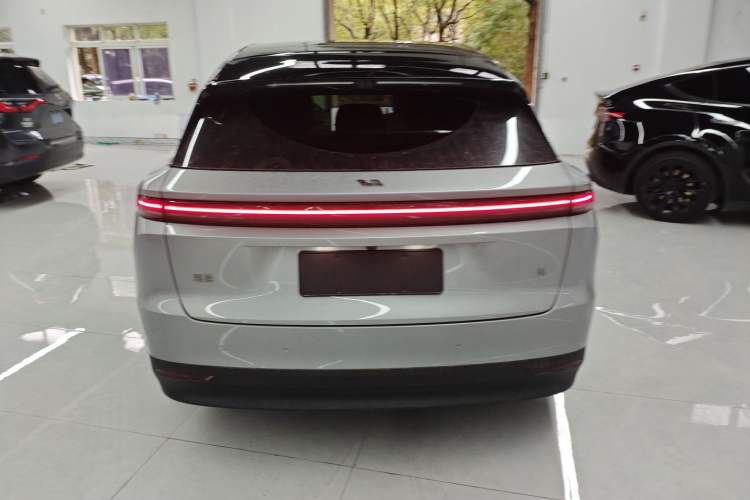 Used Li Auto Li Auto i6 2025 Model Four-Wheel-Drive Standard Type
