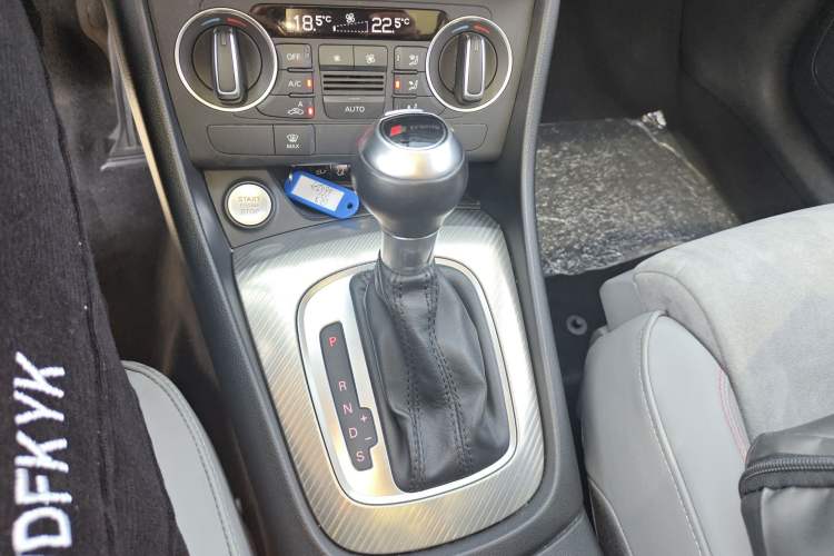 Used Audi Q3 2016 40 TFSI quattro all-wheel drive style model Gear Lever