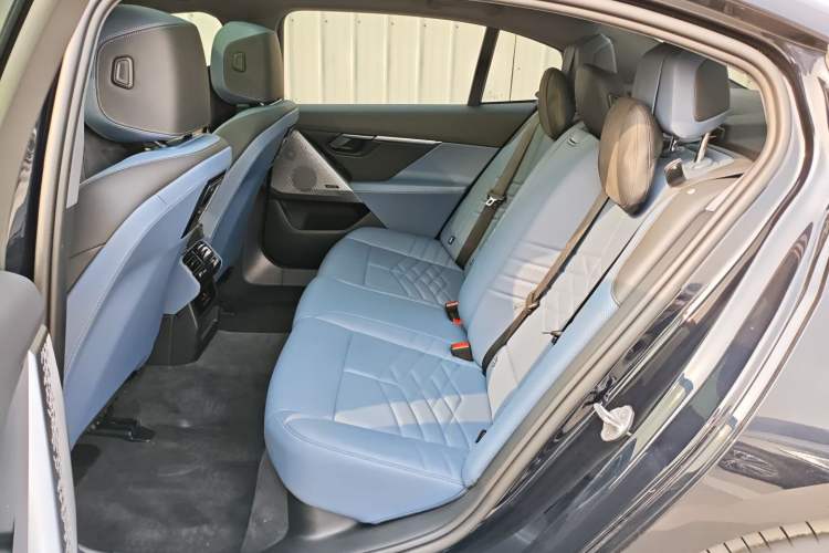 Used BMW i5 2024 eDrive 35L Luxury Model with M Sport Package