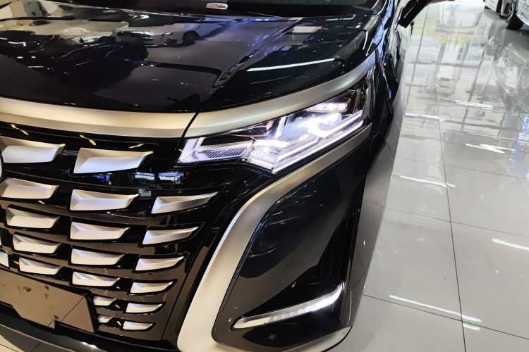 Used Denza D9 2022 DM-i 970 Four-Wheel Drive Prestige Model Left Front Headlight