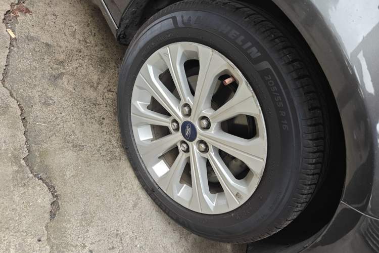 Used Ford Escort 2015 1.5L Automatic Fashion Model
