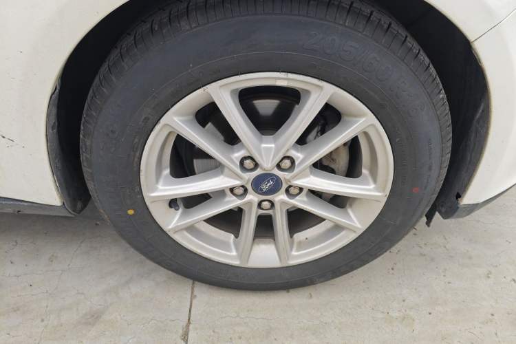 Used Ford Focus 2017 Sedan 1.6L Automatic Fashion Edition Smart Drive Version Right Front Wheel Hub