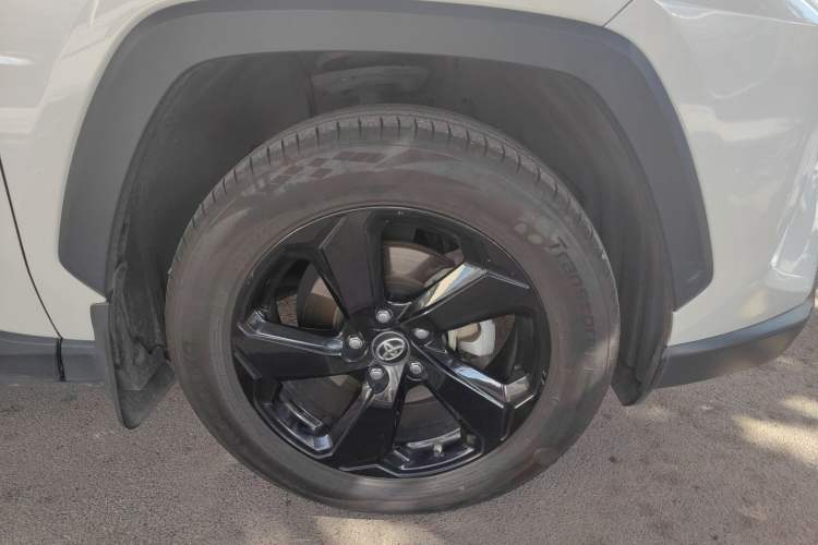 Used Toyota RAV4 2020 Dual-Engine 2.5L E-CVT 4x4 Elite PLUS Edition Right Front Wheel Hub