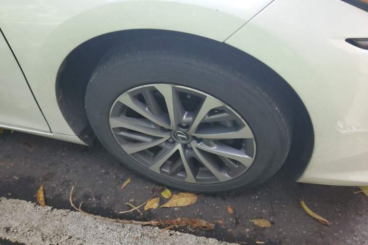 Used Lexus ES 2021 260 Excellence Edition Right Front Wheel Hub