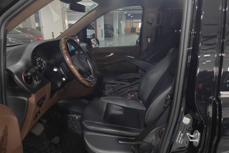 Used Mercedes-Benz Vito 2018 2.0T Elite Version 7 Seats China VI Emission Standard
