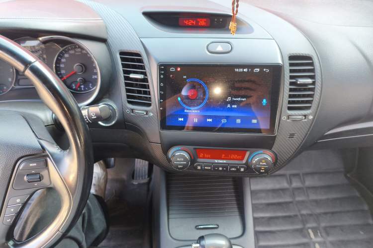 Used Kia K3 2013 1.6L Automatic DLX Audio And AC Panel