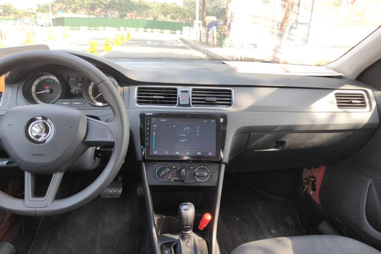 Used Skoda Rapid Spaceback 2018 1.6L Automatic Standard Edition