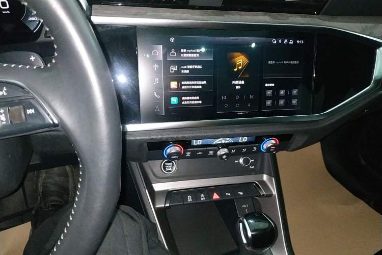 Used Audi Q3 2022 35 TFSI Fashion Dynamic Model Audio And AC Panel