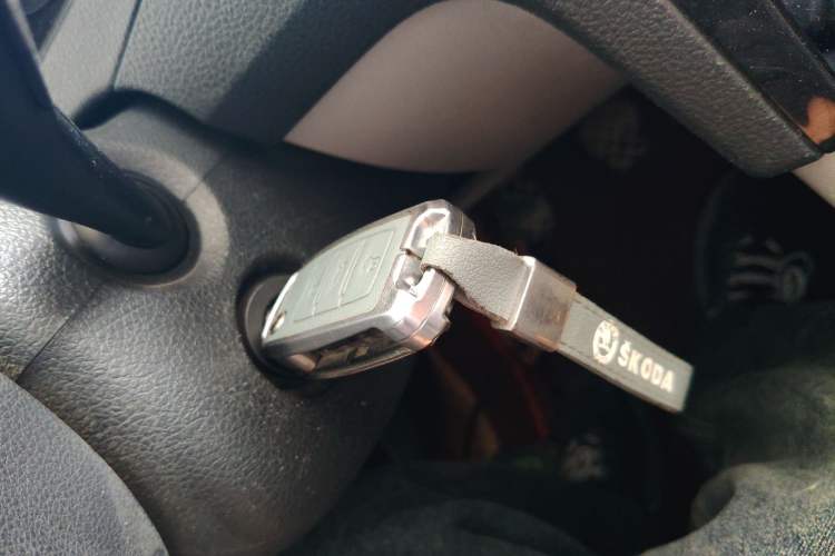 Used Skoda Rapid 2016 1.6L Manual Front-Wheel-Drive Version