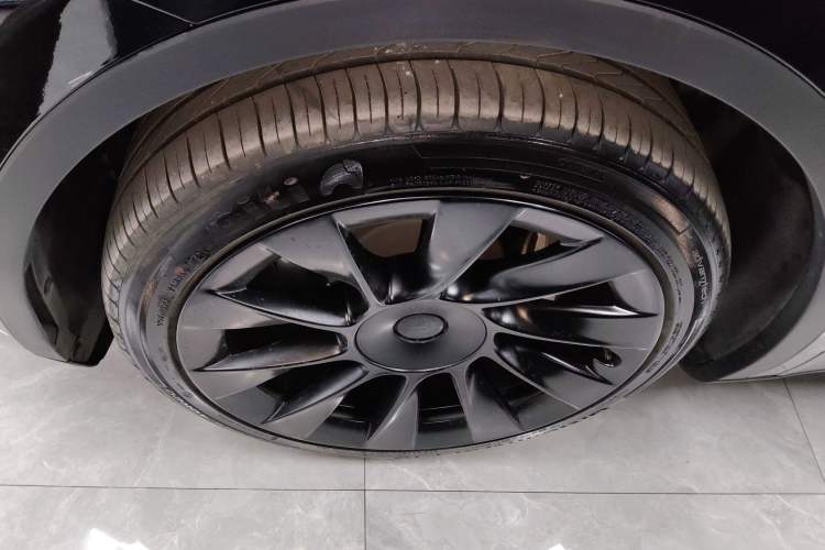 Used Tesla Model Y 2022 Long-Range All-Wheel-Drive Version
