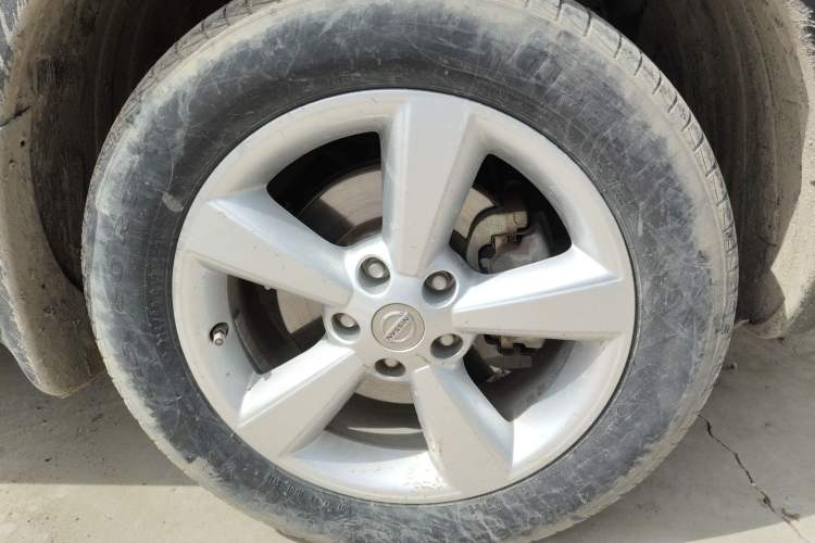 Used Nissan Qashqai 2011 2.0 XV Lea CVT 2WD Right Front Wheel Hub