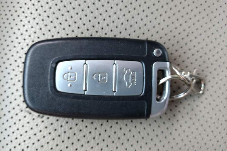 Used Kia K2 2012 Sedan 1.6L Automatic Transmission Premium Commemorative Edition Vehicle Key