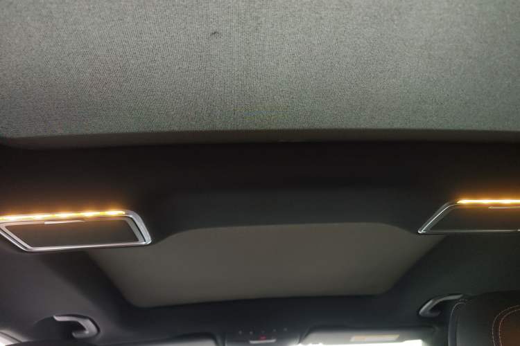 Used Mercedes-Benz GLC 2020 Facelift GLC 260 L 4MATIC Luxury Edition Headliner