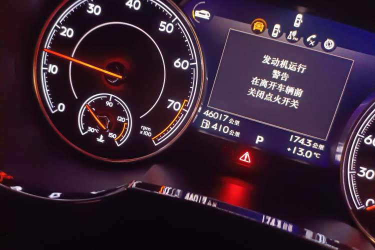 Used Bentley Bentayga 2018 4.0T V8 Odometer Close Up