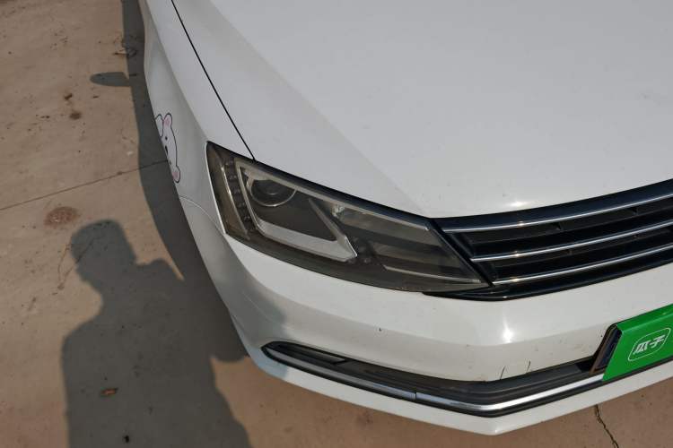 Used Volkswagen Sagitar 2018 1.6L Automatic Comfort Model Right Front Headlight