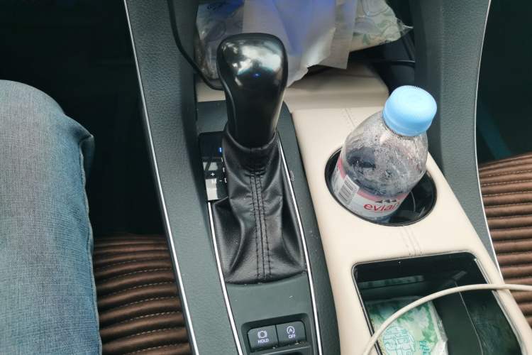 Used Toyota Avalon 2019 2.0L XLE Premium Edition China VI Gear Lever