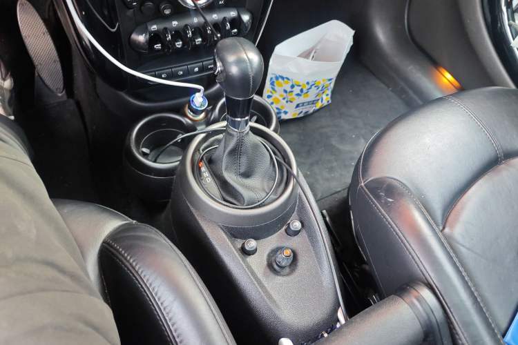 Used MINI Countryman 2011 1.6L COOPER Excitement Gear Lever