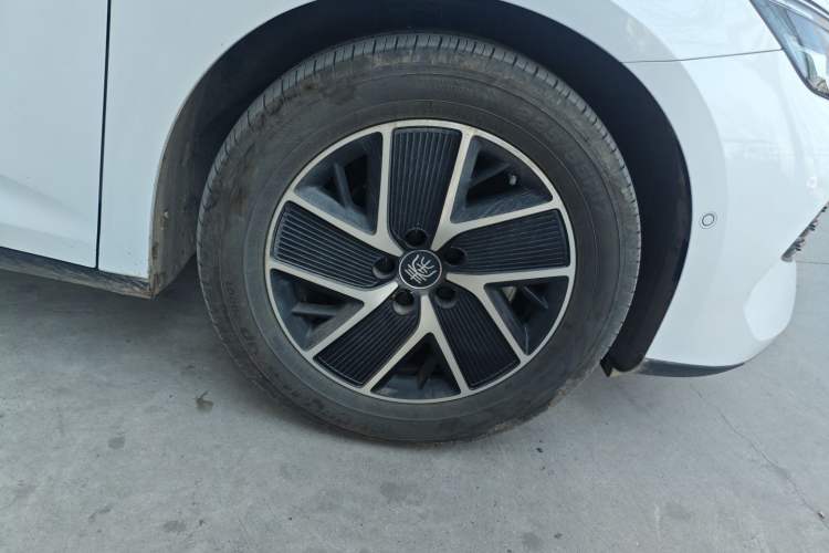 Used BYD Qin L 2025 DM-i Smart Drive 120KM Superior Model
