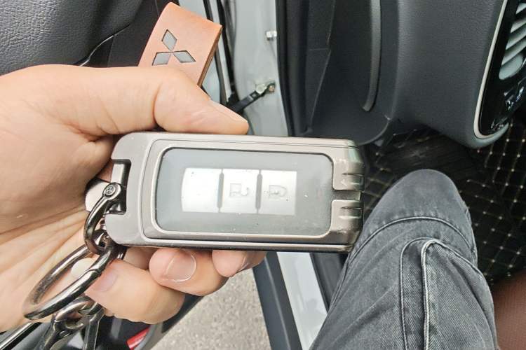 Used Mitsubishi Outlander 2019 2.0L Two-Wheel Drive Comfort Edition 5 Seats China VI Standard