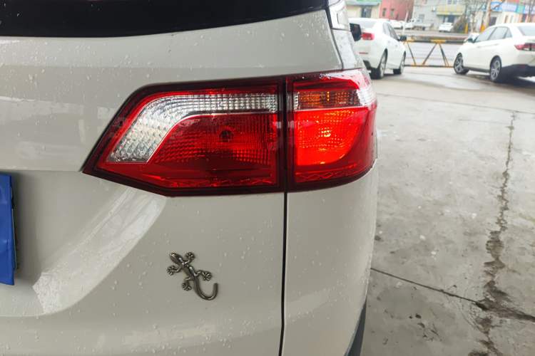 Used Wuling Hongguang S3 2018 1.5L Manual Comfort Model China V Standard
