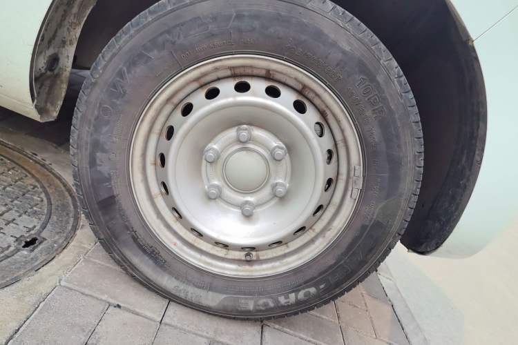 Used SAIC MAXUS Dana V1 2024 V1 Short Wheelbase Low-Roof Multi-Function Version (51 kWh)
