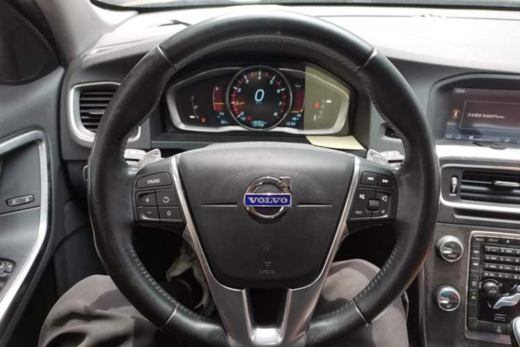 Used Volvo V60 2014 T5 Zhiya Edition
