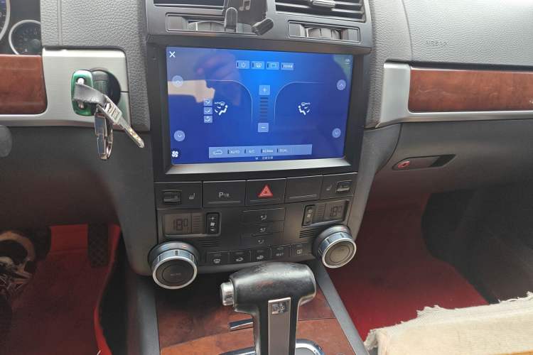 Used Volkswagen Touareg 2006 3.2L Luxury Edition Audio And AC Panel