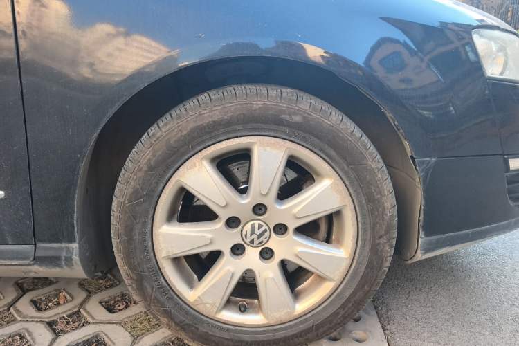 Used Volkswagen Magotan 2007 1.8 TSI Automatic Luxury Model Right Front Wheel Hub