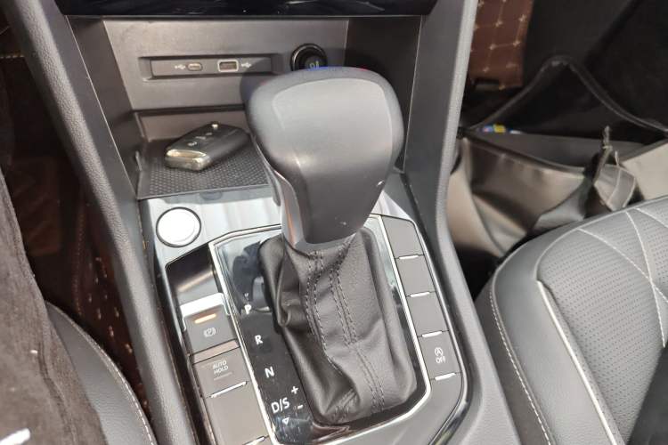 Used Volkswagen Tiguan L 2023 Revised Version 330TSI Automatic Two-Wheel Drive Smart Enjoyment Edition
