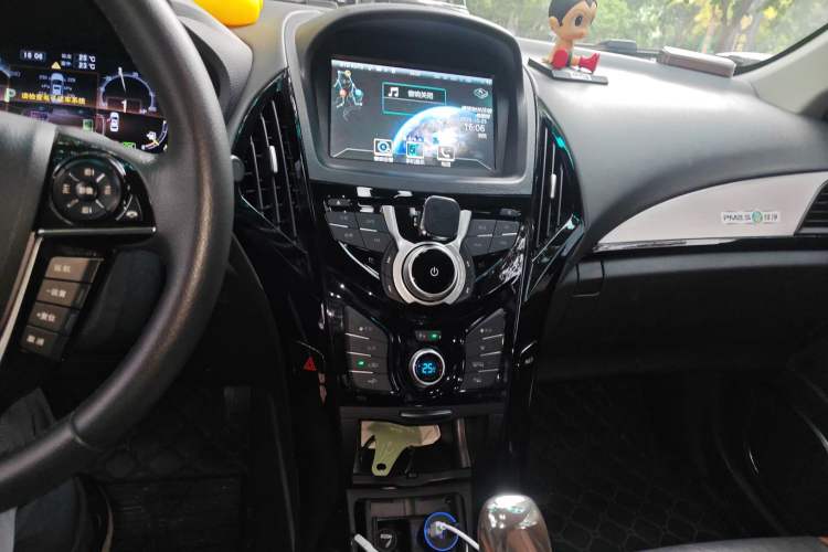 Used BYD Qin New Energy 2015 1.5T Dual-Crown Flagship Plus Edition Audio And AC Panel