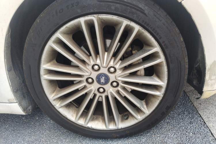 Used Ford Mondeo 2013 2.0L GTDi240 Flagship Edition Right Front Wheel Hub