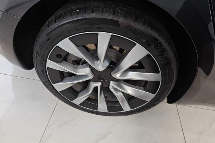 Used Tesla Model 3 2023 Long-Range All-Wheel-Drive Version