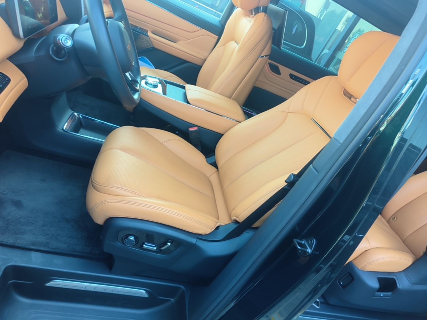 Geely Galaxy LEVC L380 2024 140-Degree 6-Seater All-Wheel-Drive Ultra — снимка 19
